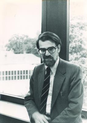 Schwarzweißporträt des Mathematikers Lloyd Shapley, aufgenommen 1980